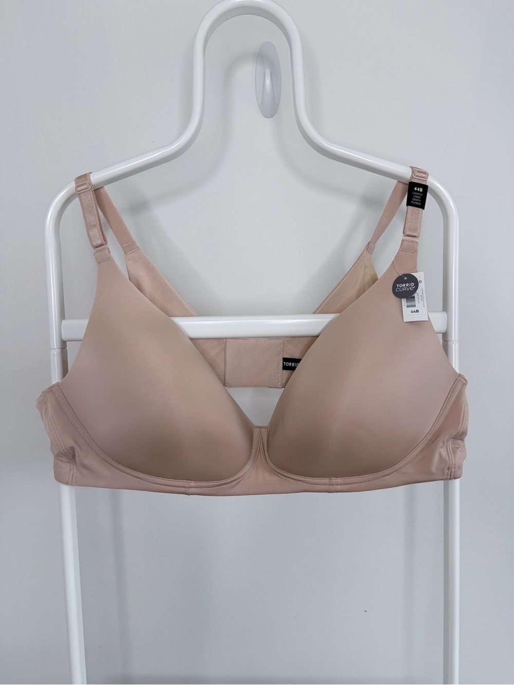Torrid Curve Lightly Lined Deep V Plunge Bra 44B Nude Beige NWT